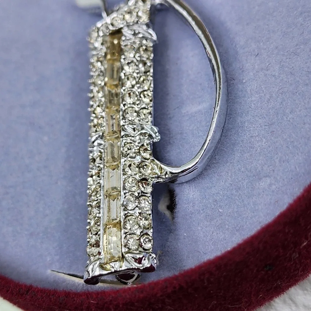 Vintage Rhinestone Golf Bag Brooch Silver Tone Crystal Clubs Sports Golfer Pin